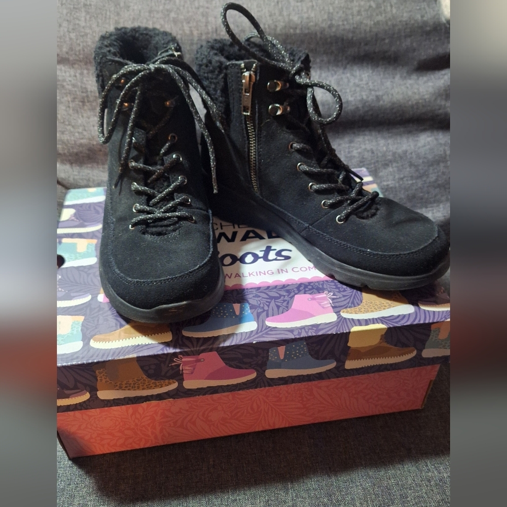 NIB Stetchers Go Walk Winter Boots